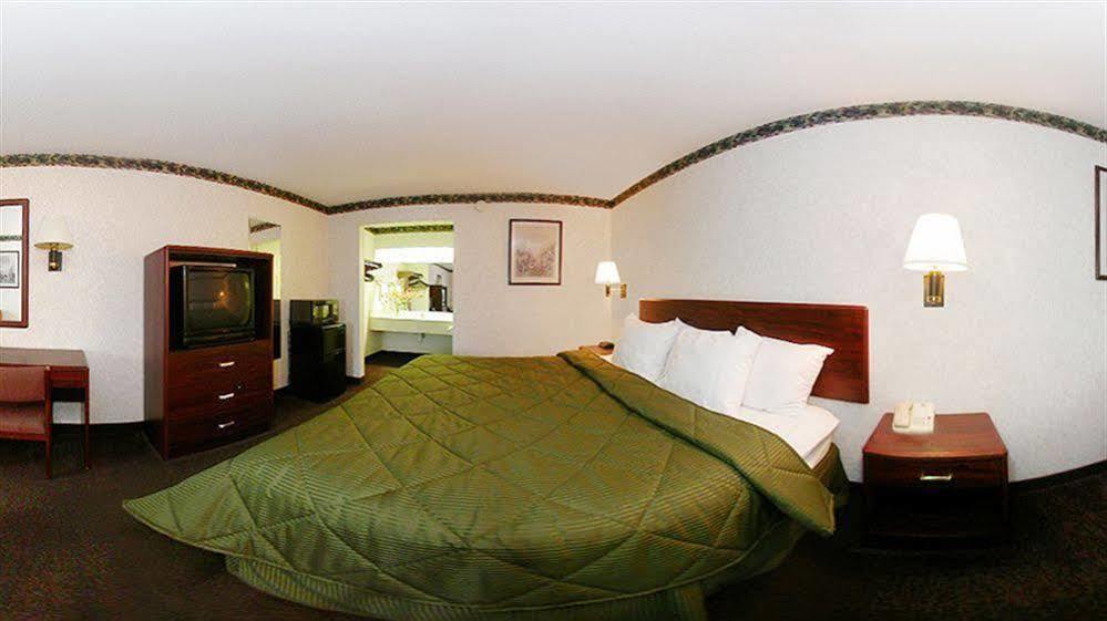 เบย์มอนต์ บาย วินด์แฮม แกลลาทิน Motel ภายนอก รูปภาพ